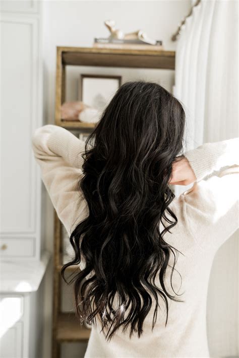How To Relaxed And Effortless Curls Rach Parcell In 2020 Curls