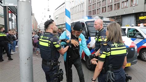 Politie Slaags Met Demonstranten In Binnenstad Van Den Haag