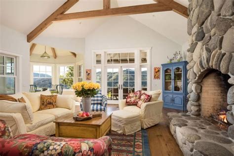 23 Spectacular Cottage Living Room Ideas