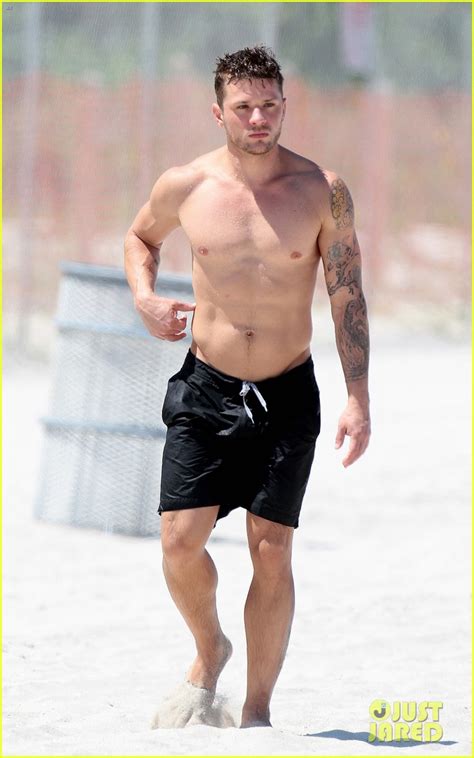 Ryan Phillippe Goes Shirtless And Hes In His Best Shape Ever Photo