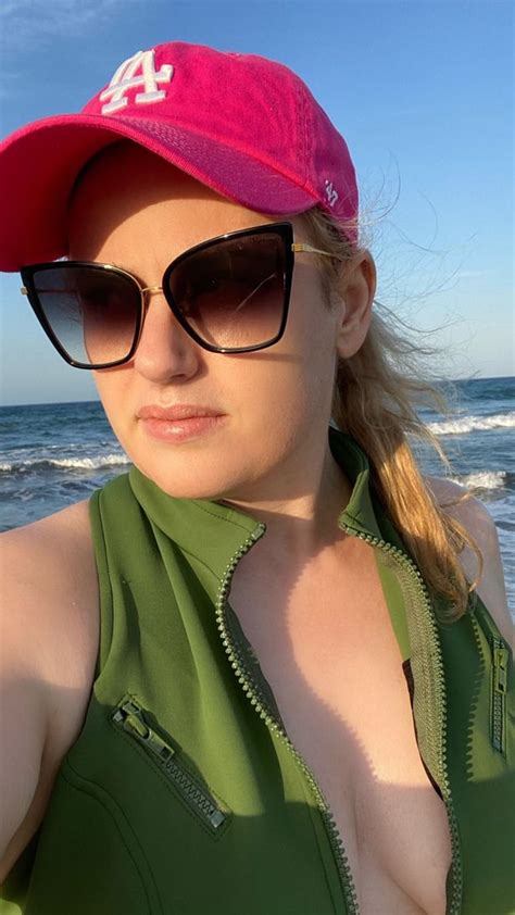 Rebel wilson is revealing the reason why she decided to lose 65 pounds over the last year. Rebel Wilson parades cleavage and weight loss in plunging ...