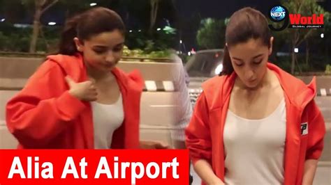 full hd video alia bhatt spotted adjusting her clothes at airport youtube