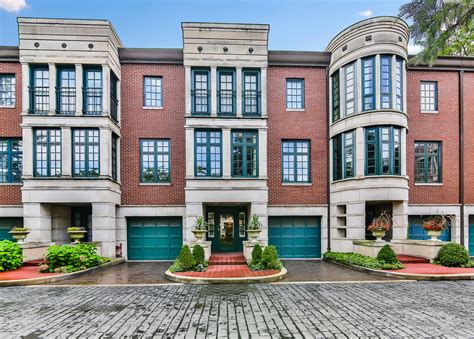 Three Story Townhouse In Lincoln Park 975000 Chicago Tribune