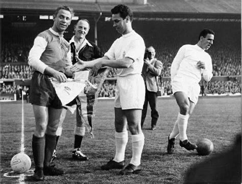 Aberdeen e guardas as equipes se alinham antes do final da copa da escócia de 1978 em hampden. Real Madrid 7 E. Frankfurt 3 in May 1960 at Hampden Park ...