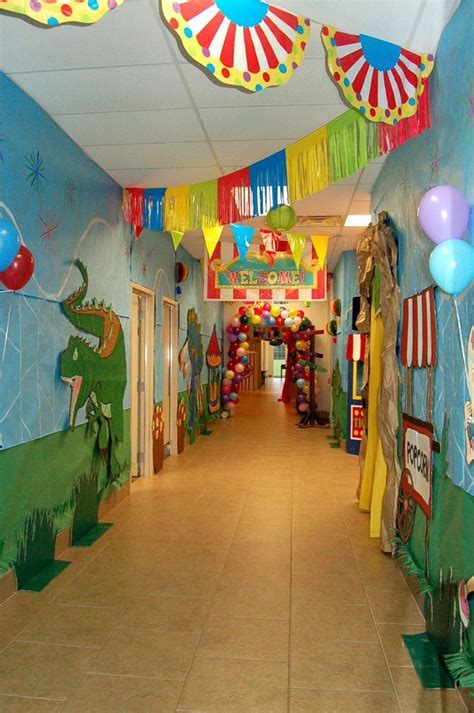 Great Hallway Ideas This Is What An Elementary School Should Look Like Hallwayideasentrance