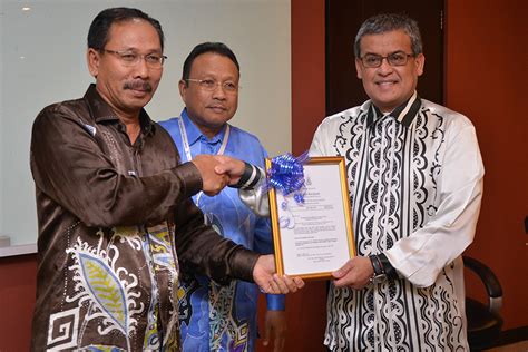 Mohonlah bantuan zakat lzs telah membantu lebih 50,000 keluarga asnaf dan fakir di negeri selangor. AGIHAN DAN BANTUAN MUALLAF KINI BAWAH ZAKAT SELANGOR ...