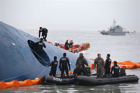 Human Error Suspected As Hope Fades In Korean Ferry Sinking The New York Times