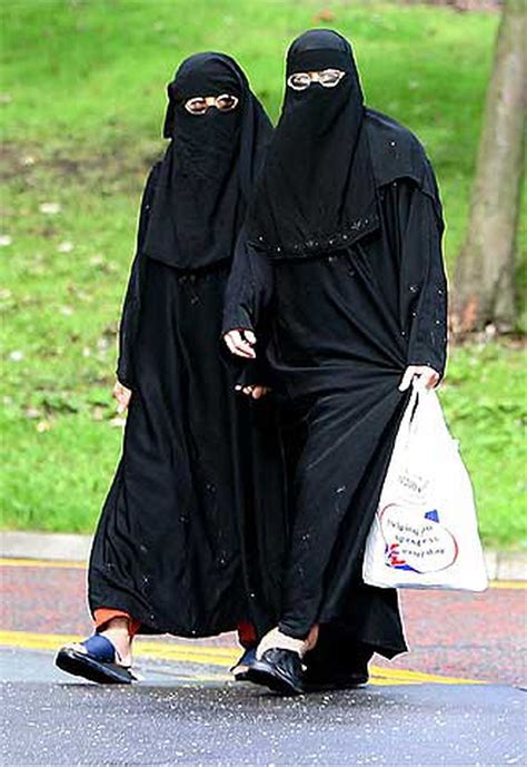 Dos Mujeres Musulmanas Con Burka Internacional El Pa S