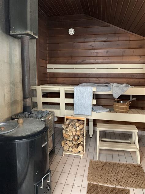 Traditional Lakeside Sauna Metsä Kolo