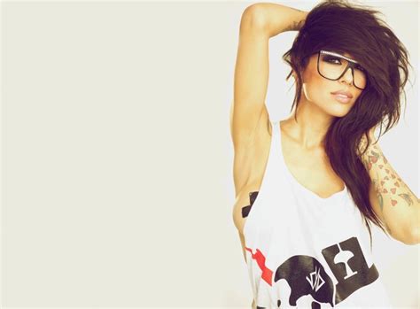 Women Women With Glasses Tattoo Brunette Wallpaper Coolwallpapersme