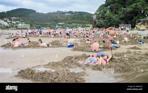 New Zealand Hot Water Beach Coromandel Hi Res Stock Photography And