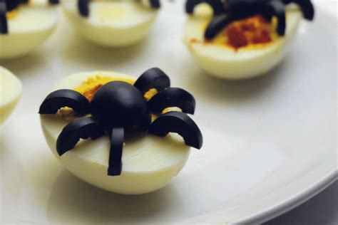 Halloween Deviled Eggs Spider Style ⋆ Fun Thrifty Mom
