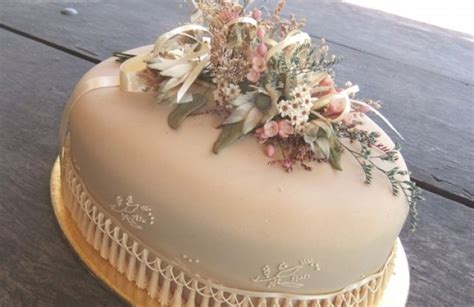 It's the delicious taste and beautiful appearance of the cake that makes it simply a fantastic gift. Roy's Bakery, Williamsport - 524 Washington Blvd