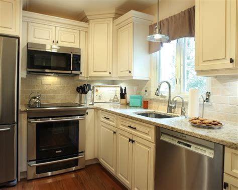 Transitional kitchen cabinets can be more traditional cabinet designs with modern hardware, or a kitchen with modern shaker cabinets as well as a white cabinets also pair well with many popular styles, including farmhouse kitchen designs. 5 Most Popular Kitchen Cabinet Designs: Color & Style ...