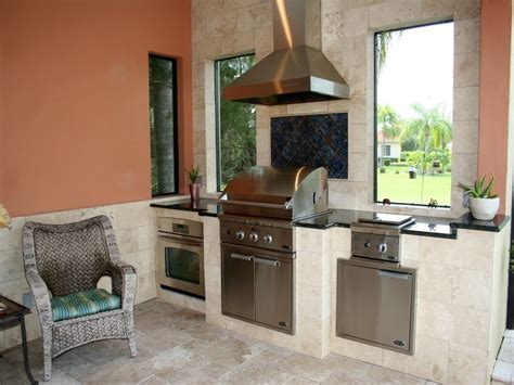 Beautiful Outdoor Kitchen In This Lakewood Ranch Home Outdoor Kitchen