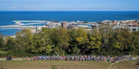 Il giro d'italia 2021 partirà l'8 maggio da torino e inizierà a scendere poi a suon di tappe lungo la penisola dal versante adriatico. Giro d'Italia 2021, il programma completo: data, giorno e ...