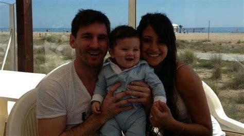 Discover everything you want to know about lionel messi: Lionel Messi: So süß ist sein Söhnchen Thiago | Promiflash.de