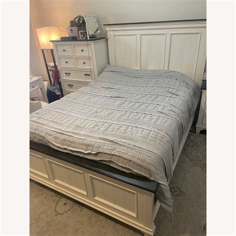 Liberty Allyson Park Wire Brushed White Panel Queen Bed Aptdeco