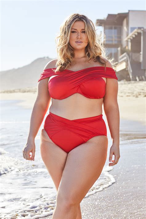 What It S Like To Shop For Plus Size Swimwear According To Hunter Mcgrady Teen Vogue