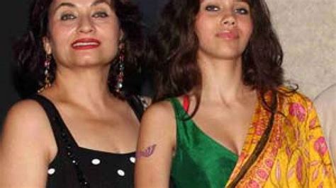 Salma Agha Complains On Daughters Obscene Video Clip Filmibeat