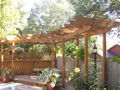 For a small pergola, this triangular option from backyard discovery is pricey, but the extra if you are considering a pergola to spruce up your yard, chances are you value outdoor entertaining and comfort. Parasols colorés et pieds de parasols pratiques pour bien ...