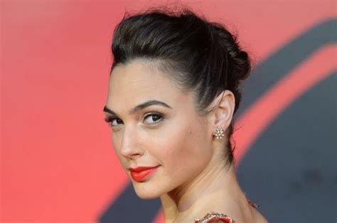 Gal Gadot Fights Back In New ‘wonder Woman Trailer Gephardt Daily