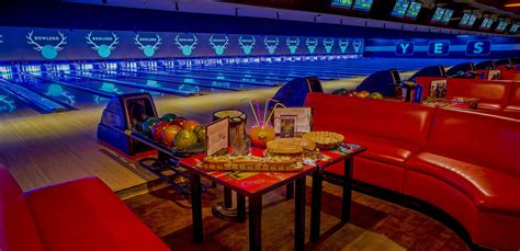 Bowling Alley And Party Venue In Woodland Hills Ca Bowlero