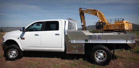 Silverback™ Flatbed With Diamond Plate Side Rails And Underbody Box With