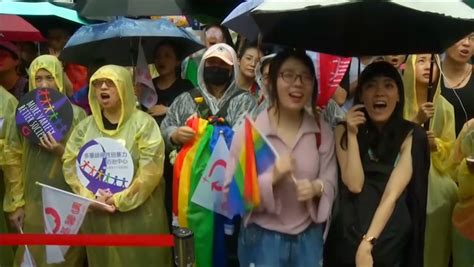 Lesbians Tie Knot As Taiwan Becomes First Asian Country To Allow Same