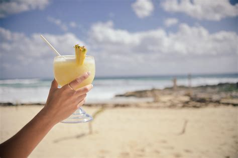 Which Are The 10 Best Cocktails To Drink On The Beach