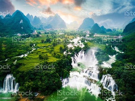 ban-gioc-detian-waterfall-at-the-border-of-china-and-vietnam-stock