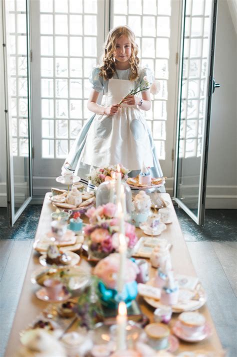 Alice In Wonderland Party Ideas Wedding And Party Ideas 100 Layer Cake