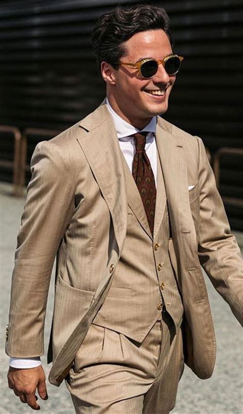 Great Italian Style In Beige Bespoke Suit Estilo Italiano En Traje