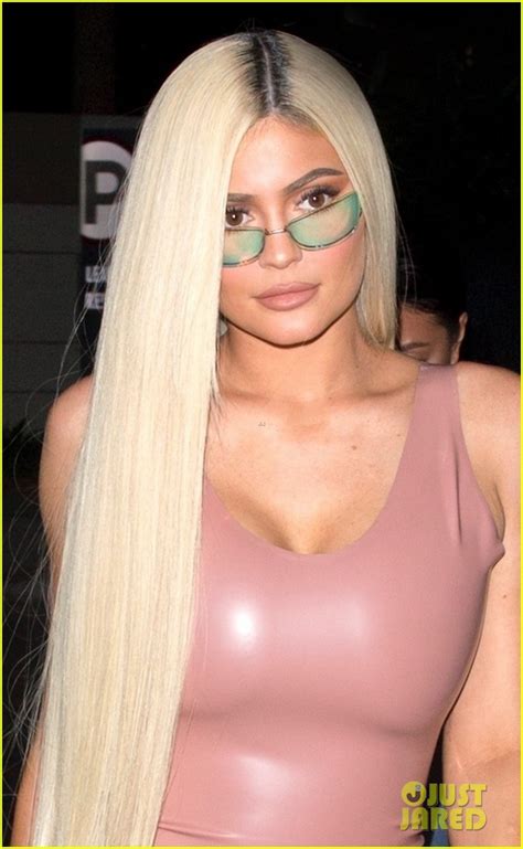 Full Sized Photo Of Kylie Jenner Goes Sexy In Skintight Dress For Night