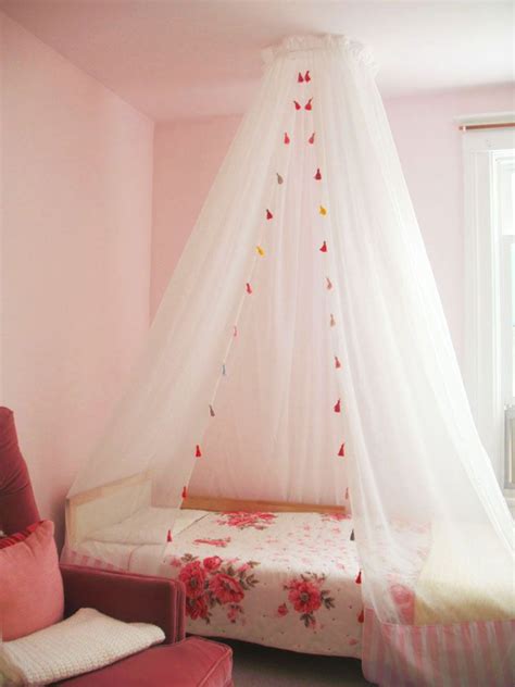 21 Beautiful Girls Rooms With Canopy Beds