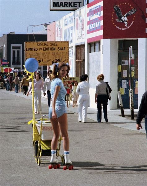 Amazing Photos That Capture Rollerskates At Venice Beach Los Angeles In Vintage News