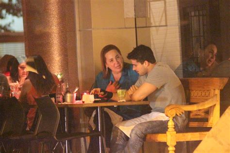 Claudia Jimenez janta com o namorado ISTOÉ Independente