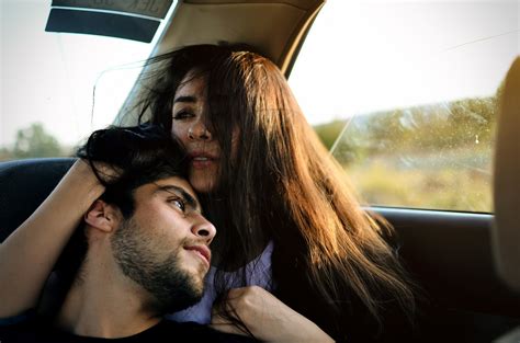 15 men on that one little thing their girlfriend does that drives them crazy in a good way