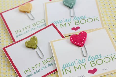 You are looking for a valentine gift for your mom, dad, husband, teacher, girfriend or just a friend? Homemade Valentine Cards: Stitched Heart Bookmarks