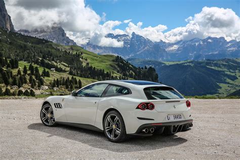 Well now you can do it with two more people as the ferrari gtc4lusso is now available in the philippines. Ferrari GTC4Lusso 2017: Primer Manejo - Motor Trend en Español