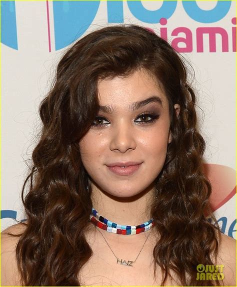Bailee Madison Was Bursting Over Hailee Steinfeld At Y S Jingle Ball Hailee