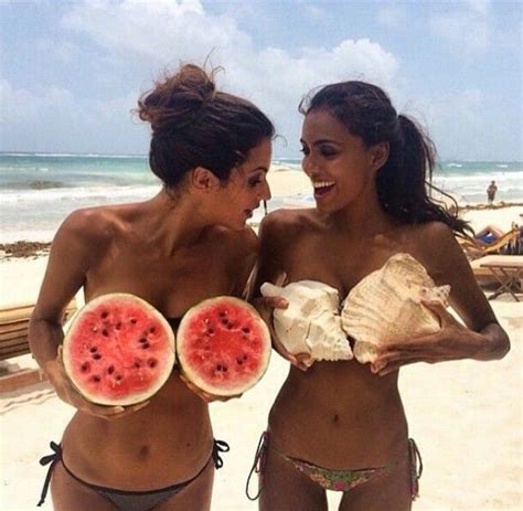 Funny Beach Funny Beach Picture With Your Bestfriend Spiaggia