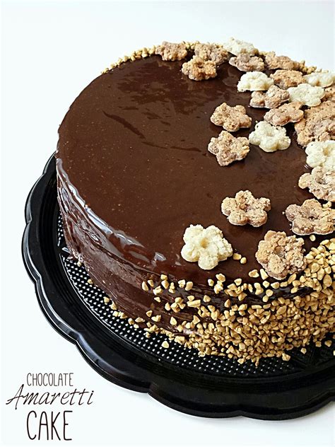 Iniziamo la ricetta mettendo nel frattempo preparare la glassa. Chocolate Amaretti Cake Torta al cioccolato con ripieno di ...