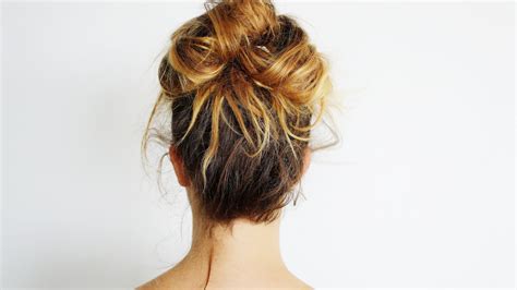 How To Make The Cutest Messy Bun In 3 Minutes Or Less Stonegirl