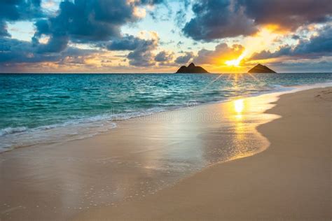 Sonnenaufgang An Lanikai Strand In Kailua Oahu Hawaii Stockfoto Bild