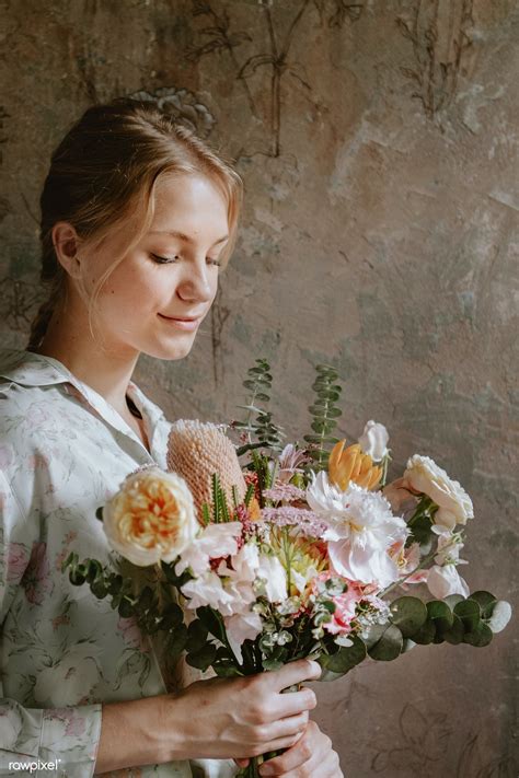 Woman Holding A Bouquet Of Flowers Premium Image By Jira Girls With Flowers