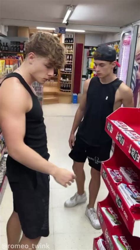 oscure 🌑🌙top model 0 89 🇦🇷💦 on twitter rt romeo twink meet us in the supermarket