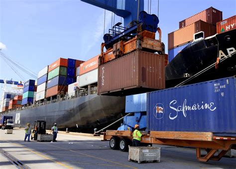 Charleston Longshoremen Threaten To Strike Business