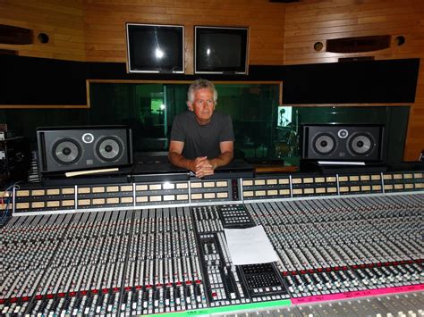 Inducted into the rock and roll hall of fame in 2010 as a member of genesis, tony is one of the most respected songwriters and keyboardists. TONY BANKS, DE GENESIS, CON SU TERCER ALBUM SINFONICO | PyD