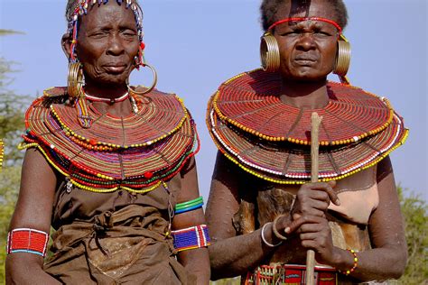 生存最难的非洲部落，温饱都还没解决，却使用“进口”的首饰品科特